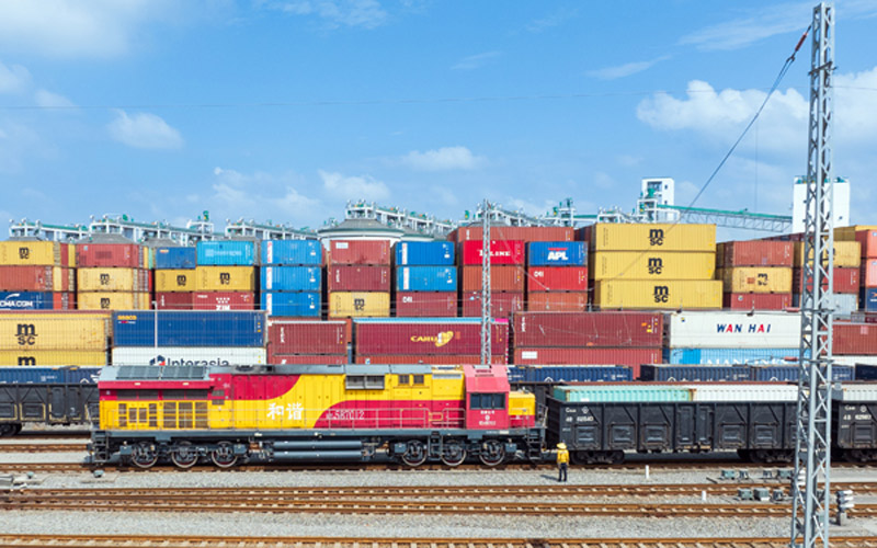 今年西部陸海新通道班列運輸貨物已突破70萬標箱